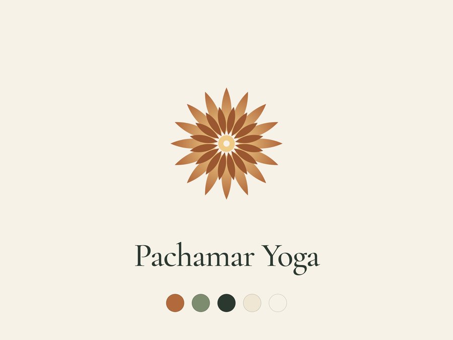 Emblema a sole di Pachamar Yoga su fondo avorio, con la palette terracotta e salvia